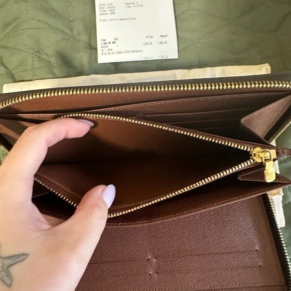 Louis Vuitton Monogram Zippy Organizer Wallet - Picture 11 of 15